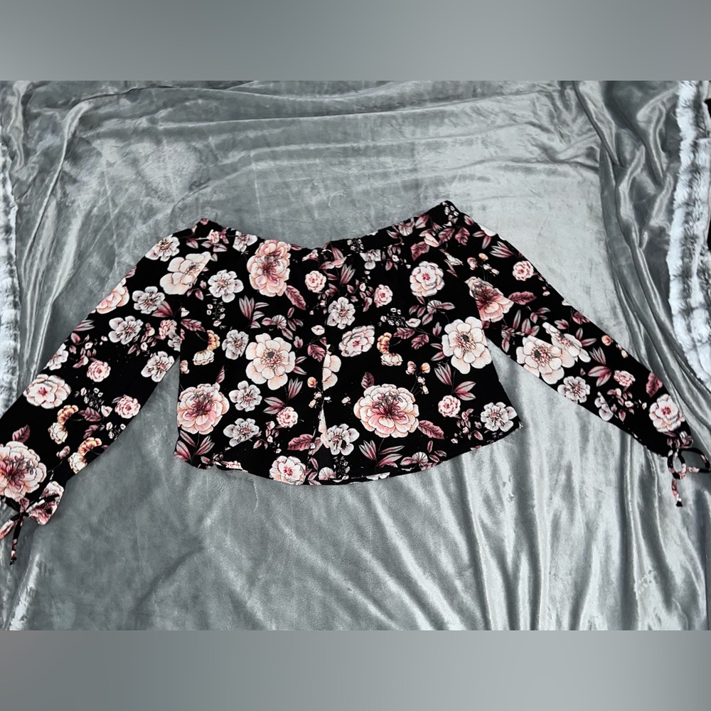 LA hearts long sleeve crop top